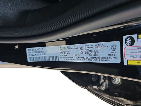 Used 2024 RAM 1500 Laramie AWD/4WD image 32