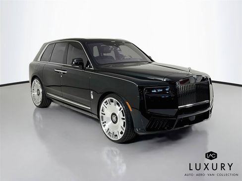 Used 2025 Rolls-Royce Cullinan AWD/4WD image 3