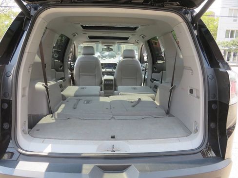 Used 2018 GMC Acadia SLT w/ LPO, Black Accent Package AWD/4WD image 29
