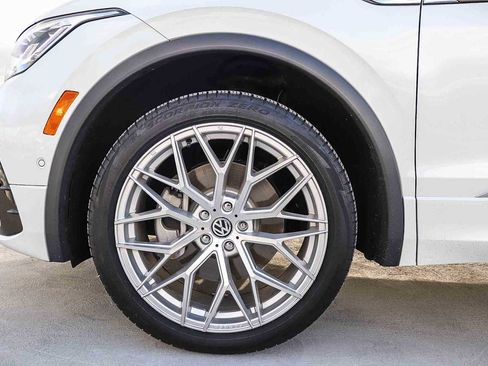Used 2024 Volkswagen Tiguan SEL R-Line image 11