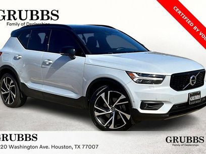 Used 2022 Volvo XC40 T5 R-Design w/ Advanced Package