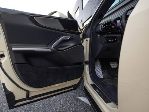 Used 2025 Ferrari Purosangue image 29