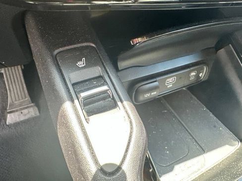 Used 2025 Kia Telluride S FWD image 25