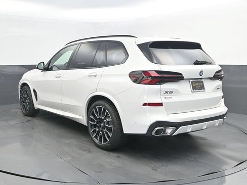 New 2026 BMW X5 xDrive40i w/ M Sport Package AWD/4WD image 3