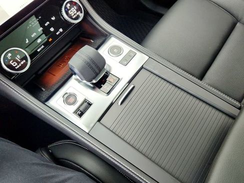 Certified 2025 Jaguar F-PACE R-Dynamic S image 26