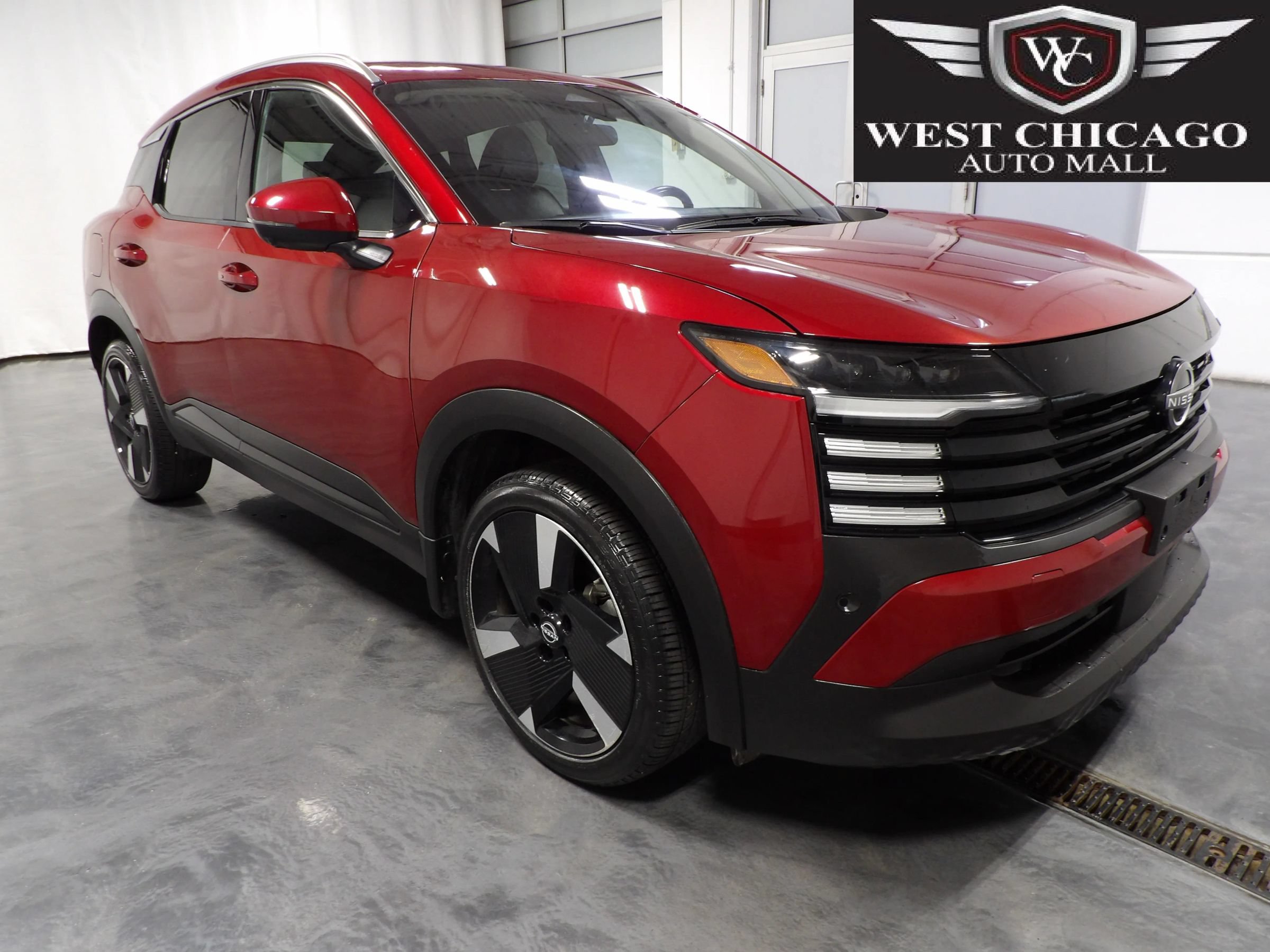 Used 2025 Nissan Kicks SR AWD/4WD image 1