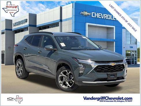 Used 2025 Chevrolet Trax LT w/ LT Convenience Package FWD image 1