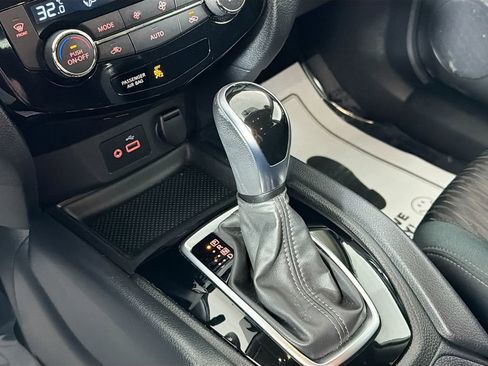 Used 2020 Nissan Rogue S image 16