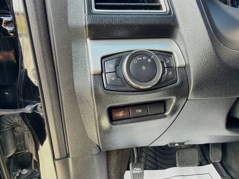 Used 2017 Ford Explorer XLT w/ Equipment Group 202A FWD image 10