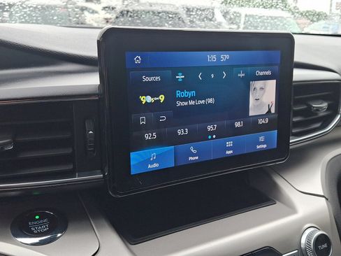 Used 2021 Ford Explorer XLT w/ Equipment Group 202A AWD/4WD image 32