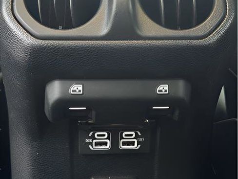Used 2022 Jeep Wrangler Unlimited Rubicon 4xe w/ Cold Weather Group AWD/4WD image 19