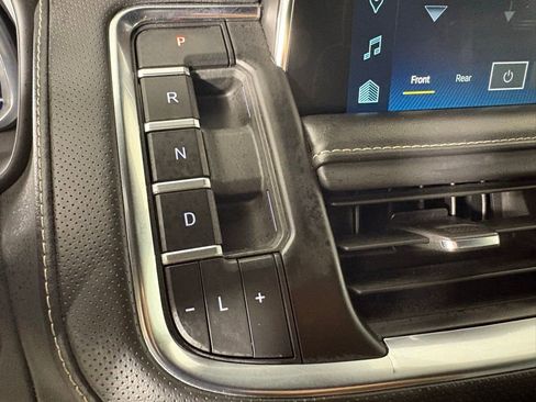 Used 2024 Chevrolet Suburban Premier RWD image 36