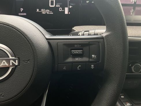 Used 2025 Nissan Kicks SV AWD/4WD image 30