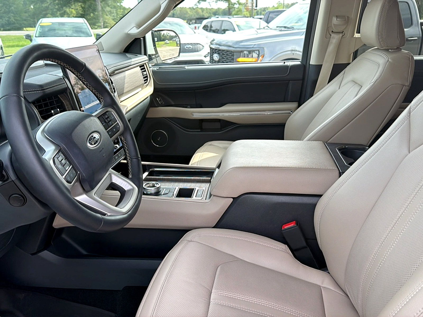 Used 2024 Ford Expedition Limited RWD image 12