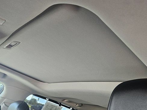 Used 2022 Toyota Highlander XLE image 26