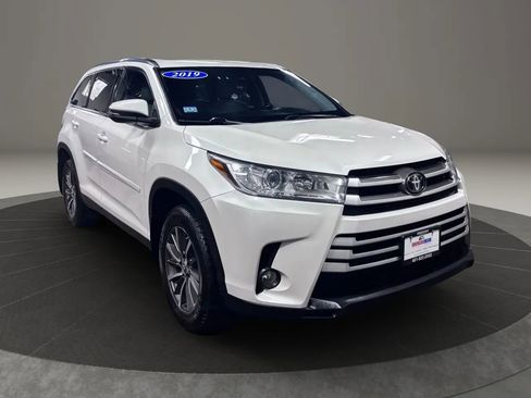 Used 2019 Toyota Highlander XLE image 7
