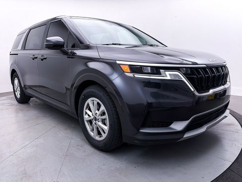 Certified 2023 Kia Carnival LX image 8