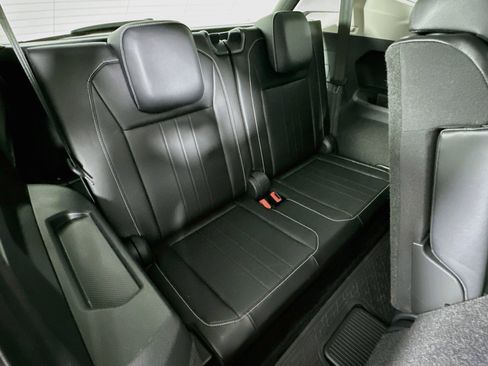 Used 2024 Volkswagen Tiguan SE FWD image 25