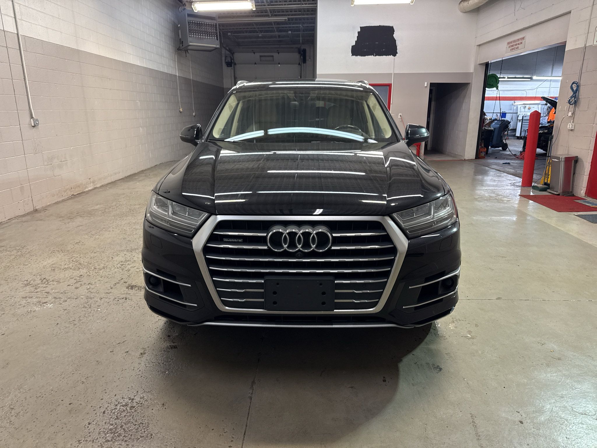 Used 2017 Audi Q7 3.0T Prestige w/ Prestige Package AWD/4WD image 2
