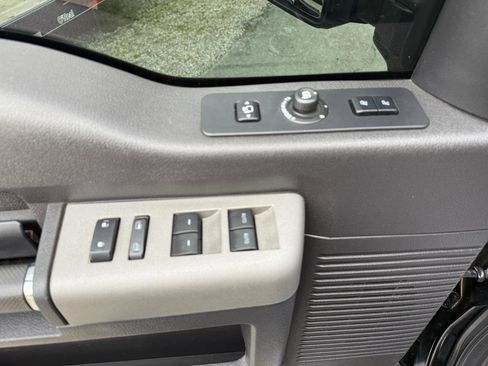 Used 2016 Ford F350 Lariat w/ Lariat Ultimate Package image 26