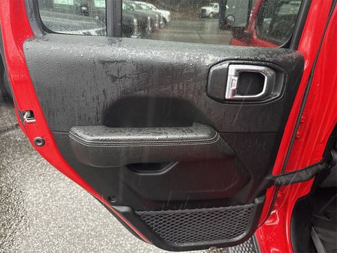 Used 2021 Jeep Wrangler Unlimited Sahara image 25