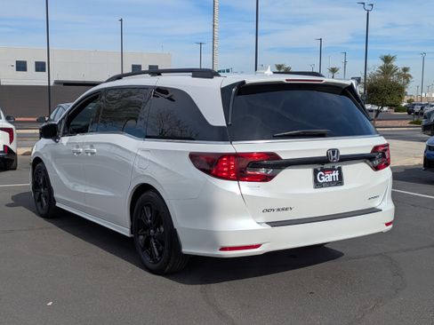 Used 2024 Honda Odyssey Sport image 3