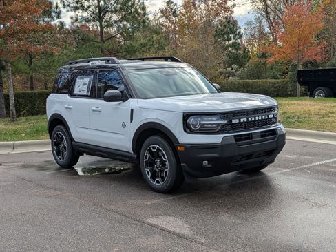 New 2025 Ford Bronco Sport Outer Banks image 2