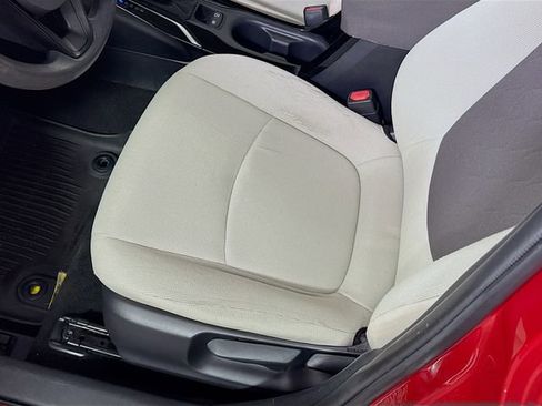 Used 2020 Toyota Corolla LE image 19