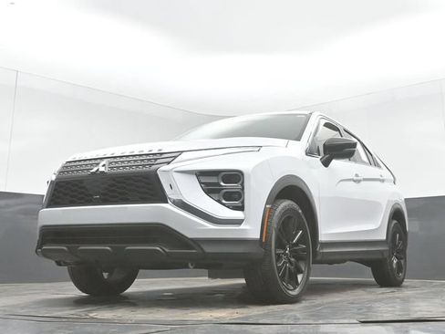 Used 2023 Mitsubishi Eclipse Cross LE AWD/4WD image 43