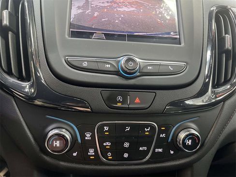 Used 2023 Chevrolet Equinox RS image 17