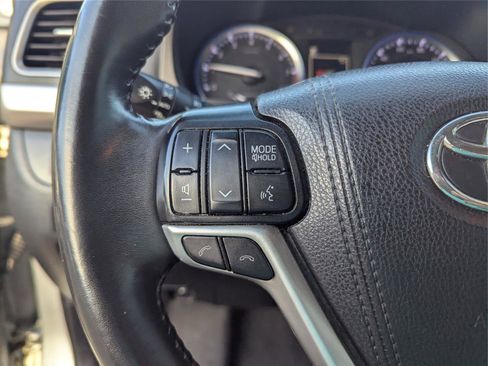 Used 2019 Toyota Highlander XLE image 29
