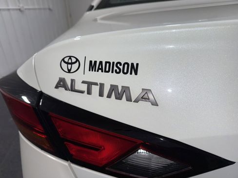 Used 2023 Nissan Altima 2.5 SL AWD/4WD image 37
