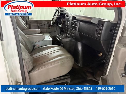 Used 2017 Chevrolet Express 3500 Extended RWD image 49
