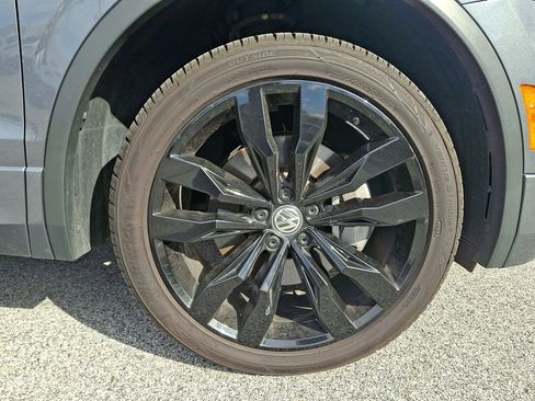 Used 2021 Volkswagen Tiguan SE R-Line image 9