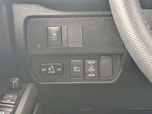 Used 2022 Toyota Tacoma TRD Sport w/ Technology Package AWD/4WD image 32