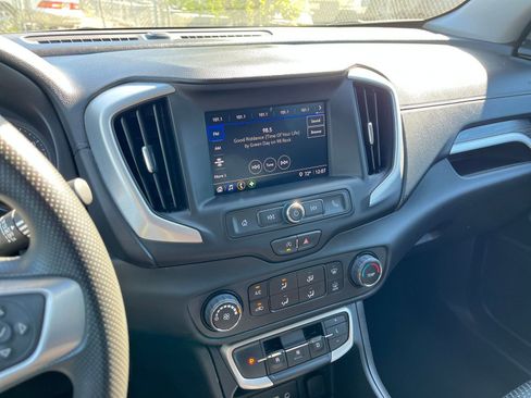Used 2024 GMC Terrain SLE image 17