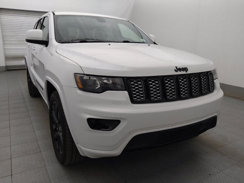 Used 2020 Jeep Grand Cherokee Altitude RWD image 13