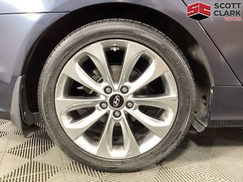 Used 2011 Hyundai Sonata SE w/ Navigation & Sunroof Pkg 4 FWD image 12