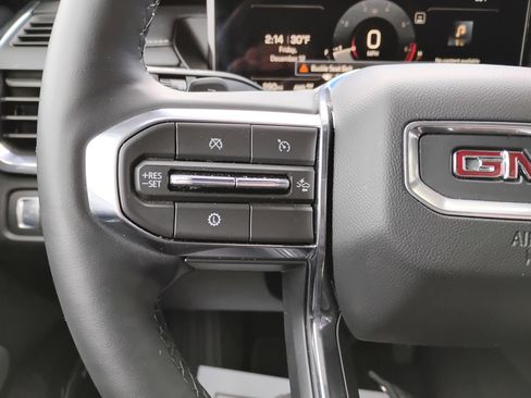 Used 2025 GMC Acadia Elevation image 10