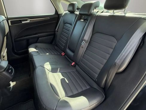 Used 2014 Ford Fusion SE w/ Equipment Group 202A FWD image 12
