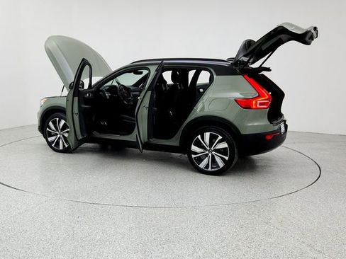 Certified 2022 Volvo XC40 P8 Recharge Plus image 12
