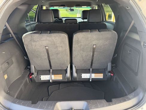 Used 2014 Ford Explorer XLT w/ Equipment Group 202A AWD/4WD image 33