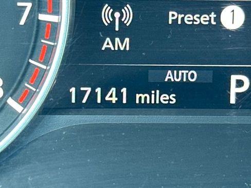 Used 2024 Nissan Pathfinder S image 17