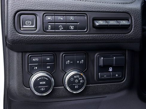 Used 2023 GMC Yukon XL Denali w/ Max Trailering Package image 7