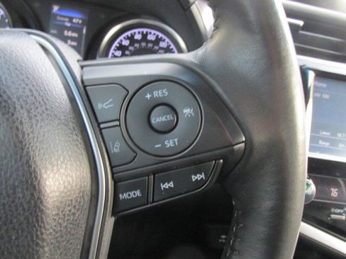 Used 2018 Toyota Camry SE image 28