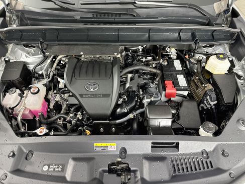 Certified 2024 Toyota Highlander LE AWD/4WD image 29