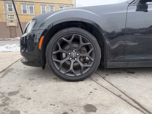 Used 2019 Chrysler 300 S image 7