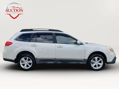 Used 2014 Subaru Outback 2.5i Premium w/ Popular Package #3 AWD/4WD image 4
