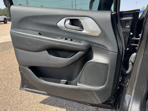 Used 2019 Chrysler Pacifica Touring-L w/ S Appearance Package FWD image 20