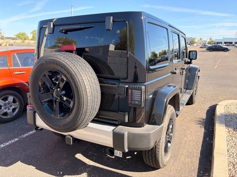 Used 2015 Jeep Wrangler Unlimited Sahara w/ Connectivity Group AWD/4WD image 5